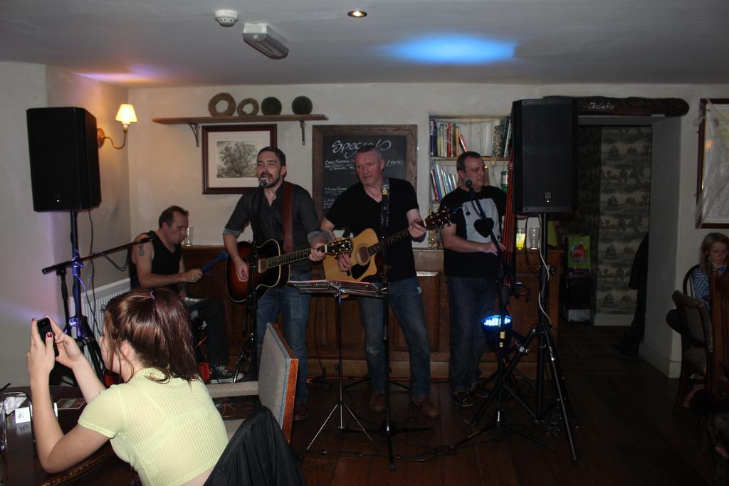 The Boot Inn Екстер'єр фото